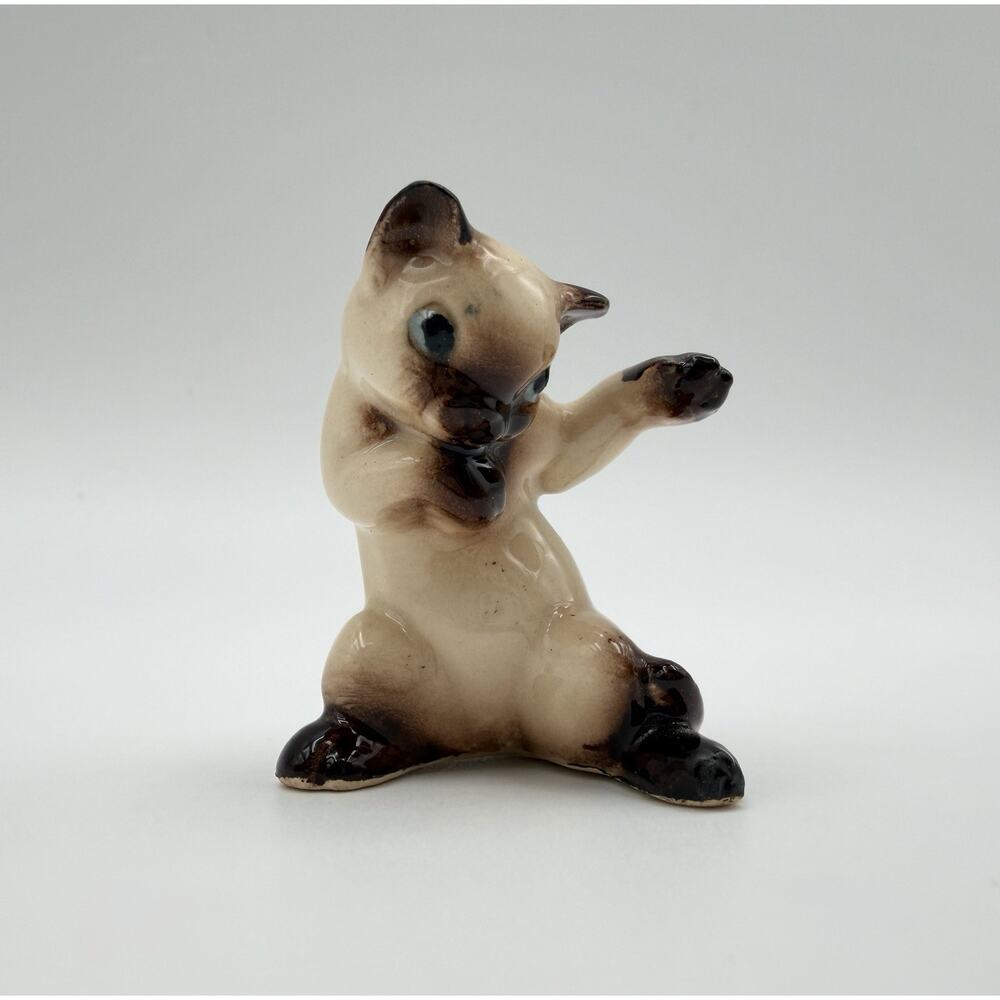 Hagen Renaker Ceramic Miniature Boxing Siamese Kitty Cat Figurine 1.5” Vintage